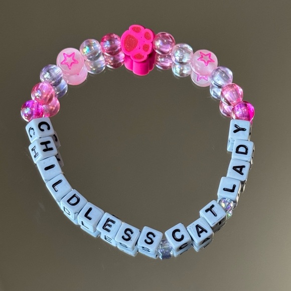 Taylor Swift Friendship Bracelets: Acronym Edition - Picture 11 of 15